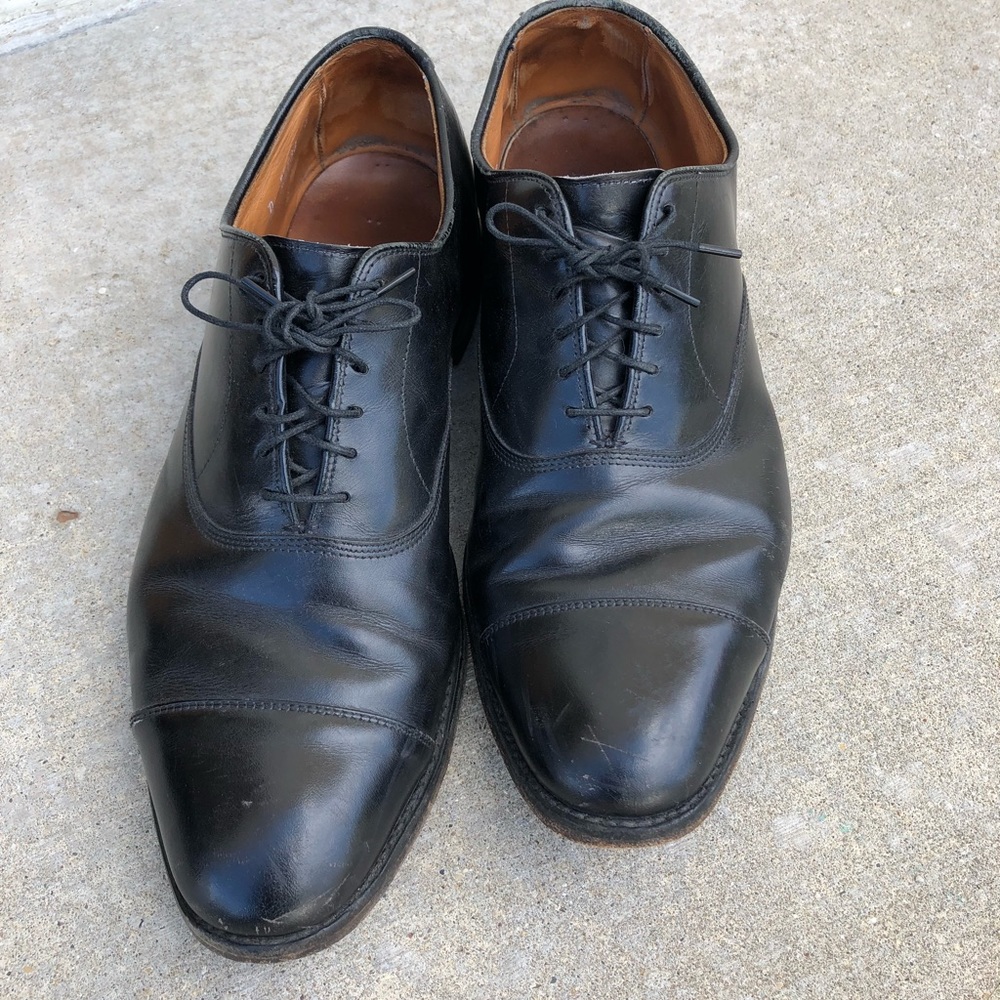 Men’s black dress shoes